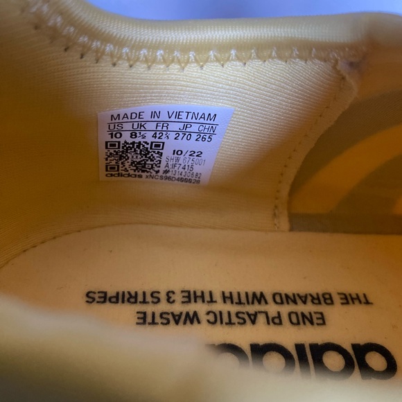 Adidas Originals [9] NMD_R1 Sneakers - Picture 10 of 13